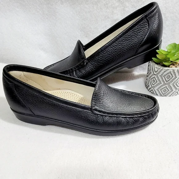 SAS Shoes Sas Simplify Black Leather Pebbled Narrow Tripad